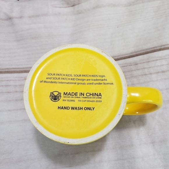 Sour Patch Kids Candy Promotional Coffee Mug Yellow Try & Contain Yourself - Picture 6 of 7